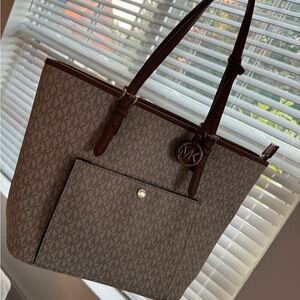 Michael Kors Jet Set Medium Snap Pocket Tote